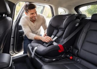 découvrez comment installer correctement un siège auto britax römer dans votre véhicule pour assurer la sécurité optimale de votre enfant lors de vos trajets.